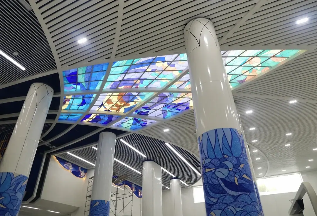 지난 지하철 3호선 — 역사 천장