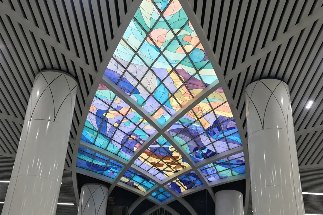 지난 지하철 3호선 — 역사 천장